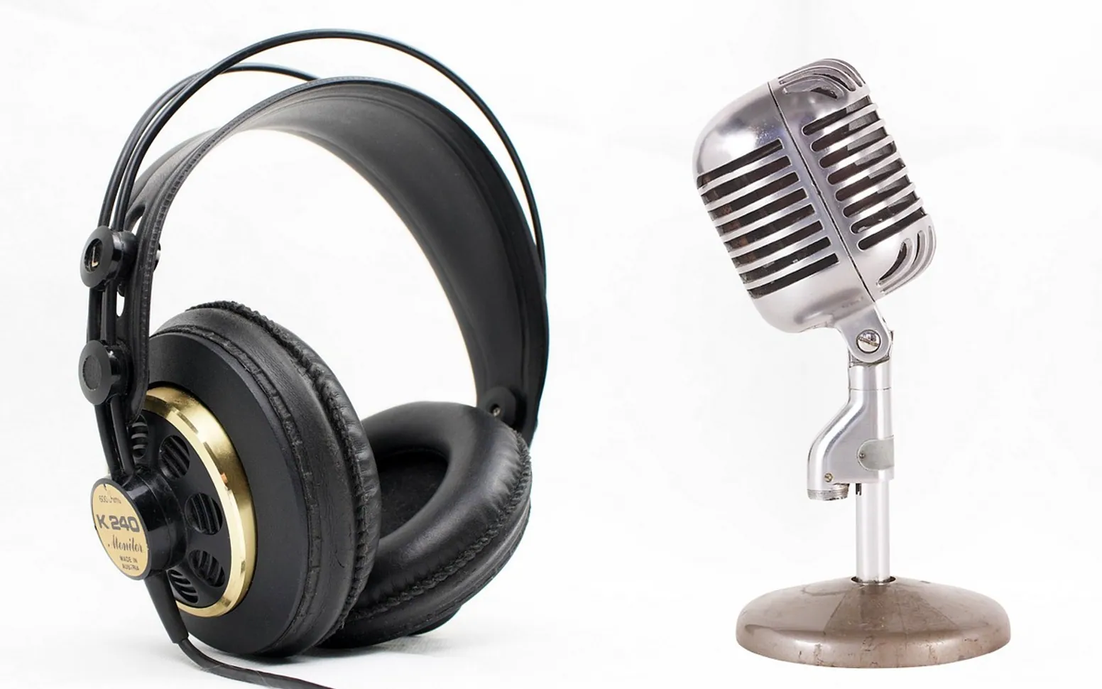 Podcast, headset and microphone
